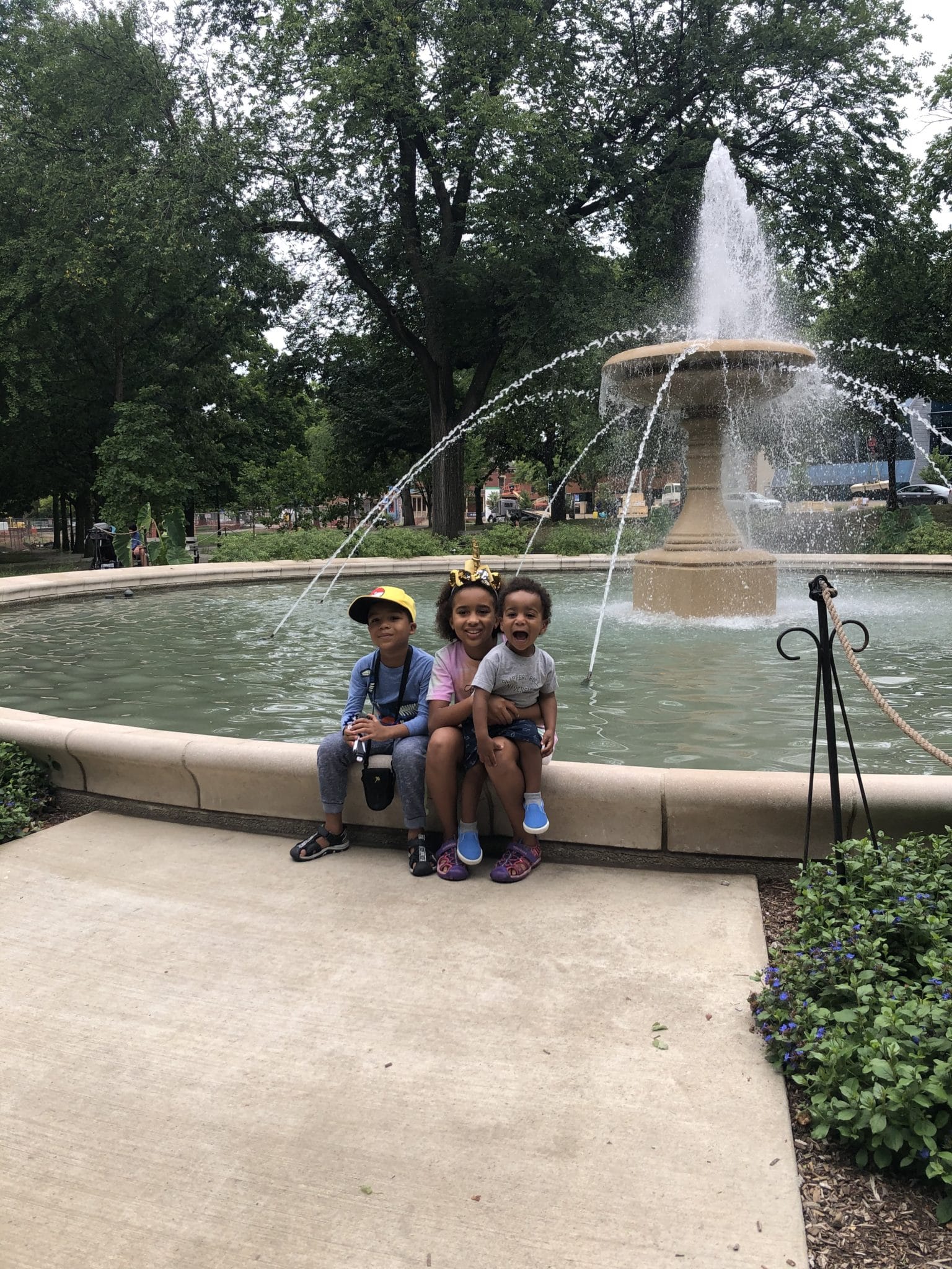 Children sitting by the fountain in Allegheny Commons Park