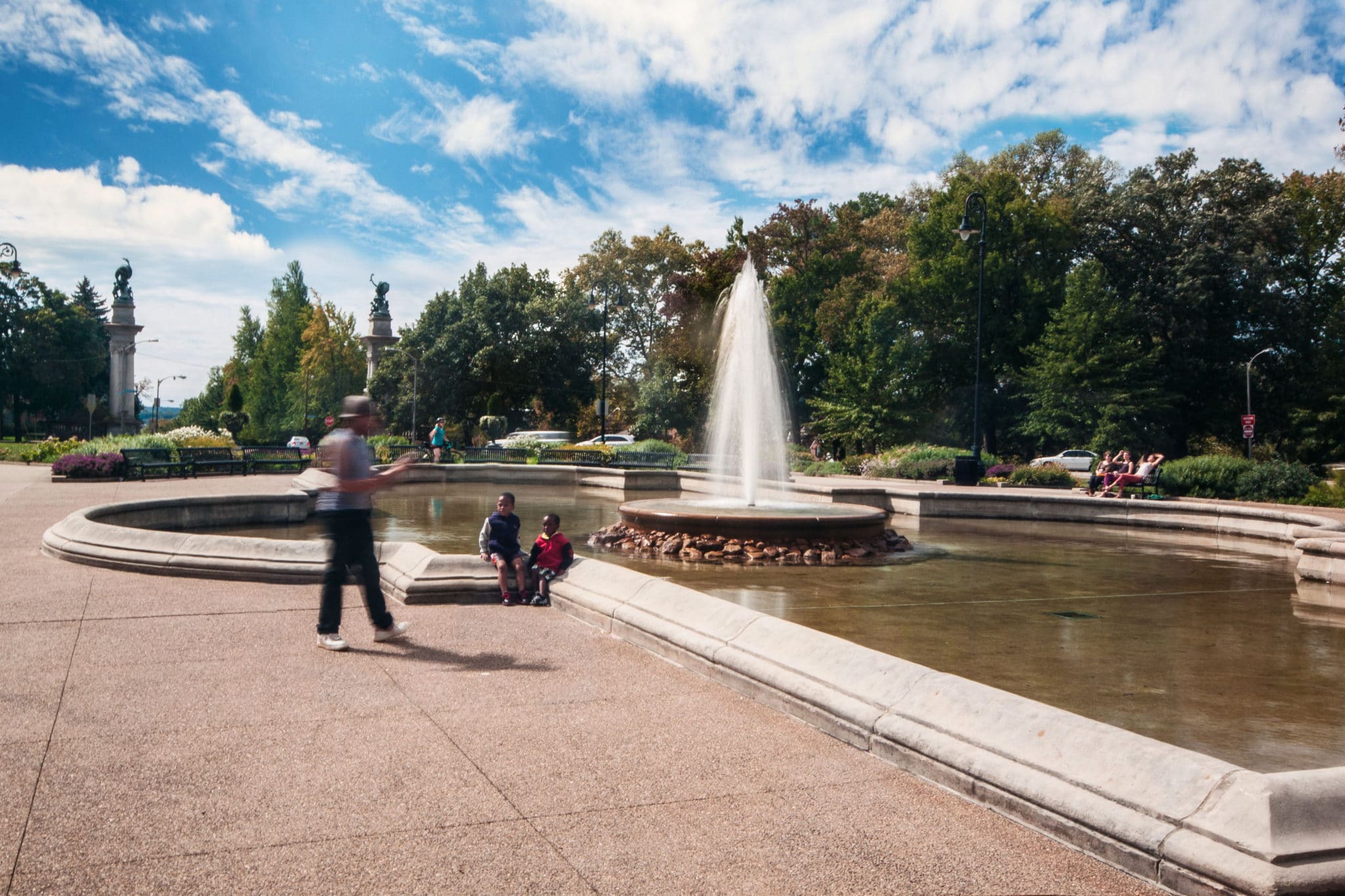 A image of people at the Highland Park fountain.